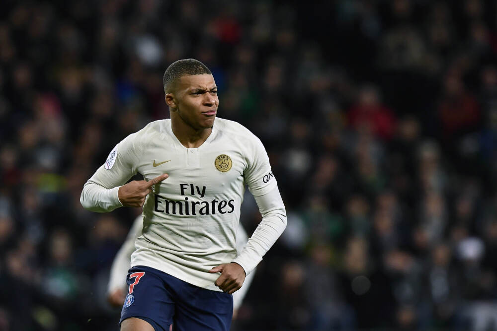 西方围堵、内忧外患！俄罗斯历经30年发展却被华反超，难怪拿不下乌克兰